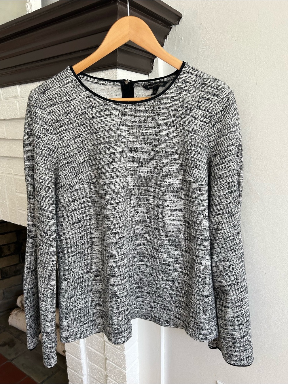 Banana Republic Black & White Textured Crewneck Long-Sleeve Top